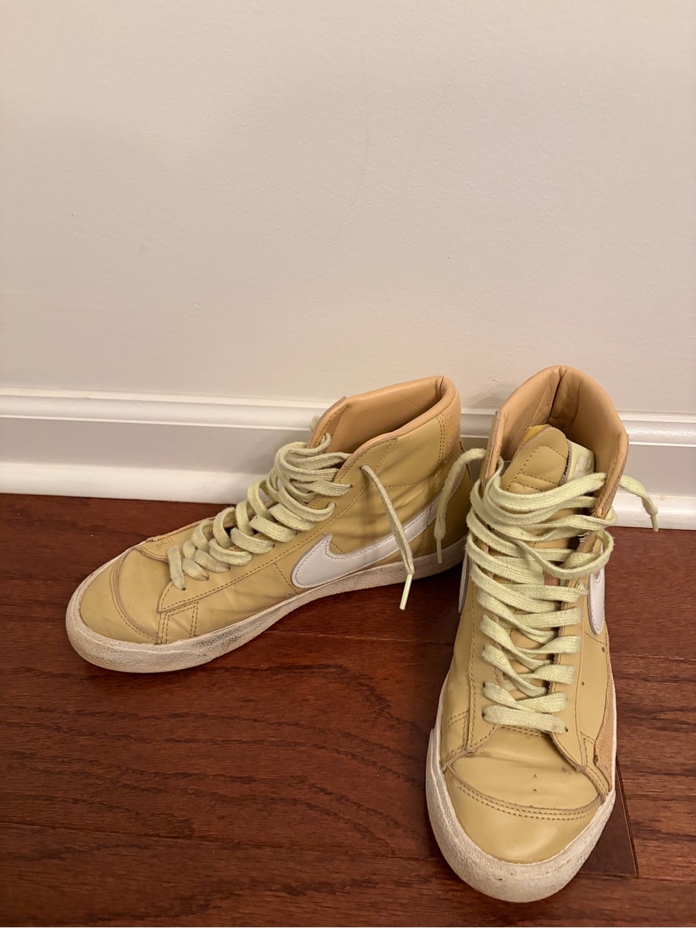 Nike mid blaze High-Top Sneakers shoes women’s size 9 blazer ‘77
